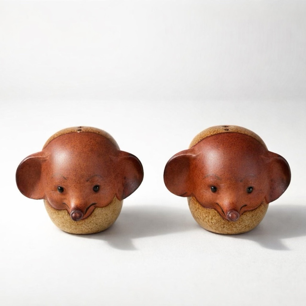 VINTAGE UCTCI CERAMIC ELEPHANT SALT/PEPPER SHAKERS WHIMSICAL STONEWARE POTTERY‎